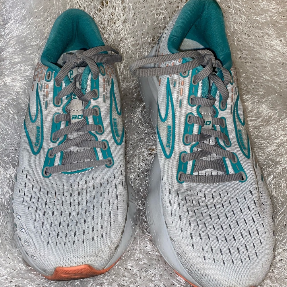 Brooks Glycerin 20 Women's
Oyster/Latigo Bay/Coral size 7.5 - Picture 2 of 10